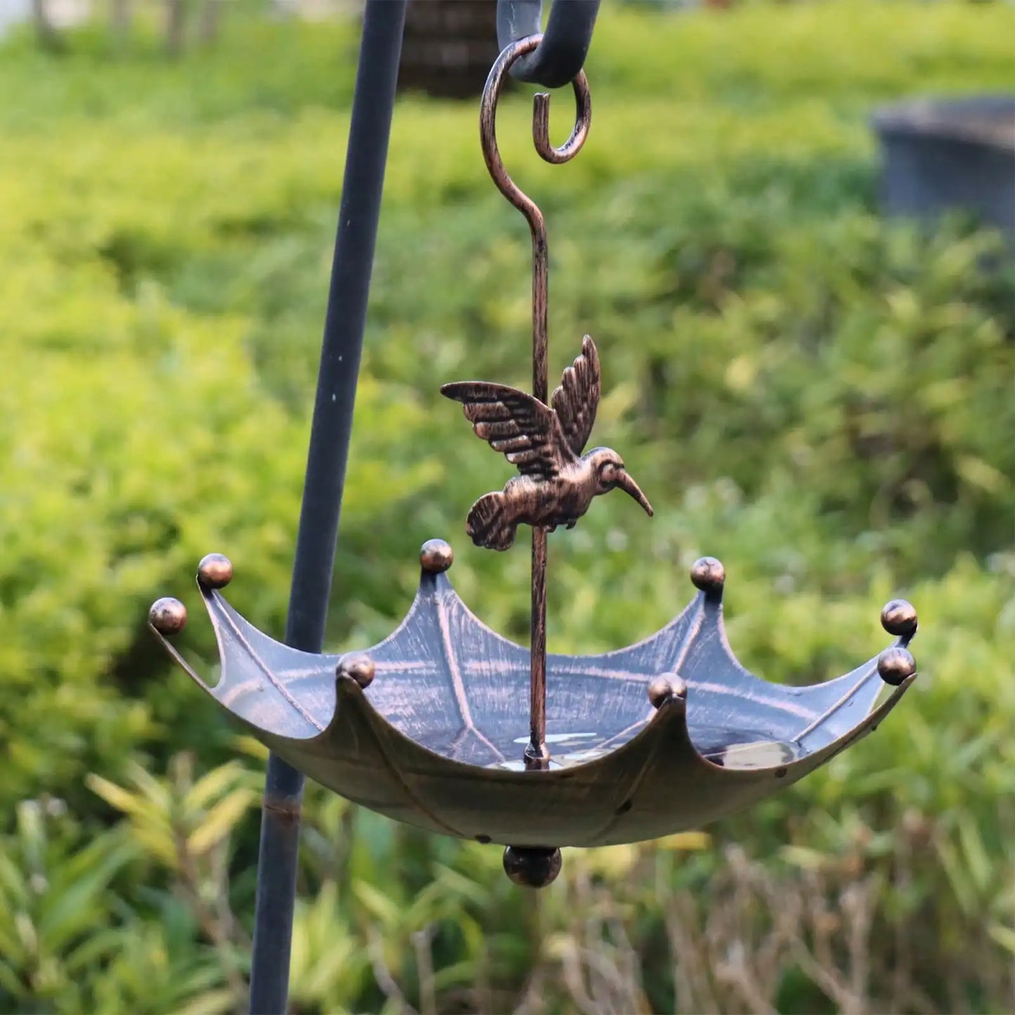 1Pc Antique Umbrella-Shaped Bird Feeder - Outdoor Hanging Bird Bath and Food Bowl, Suitable for Outdoor Gardens, Patios, Backyards, Bird Feeding, Attracting Wildlife