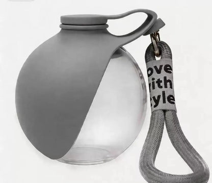 1PC, 545ml Portable & Hangable & Lightweight Pet Water Bottle for On-the-Go Outdoor Use. Food-grade Silicone Bottle.