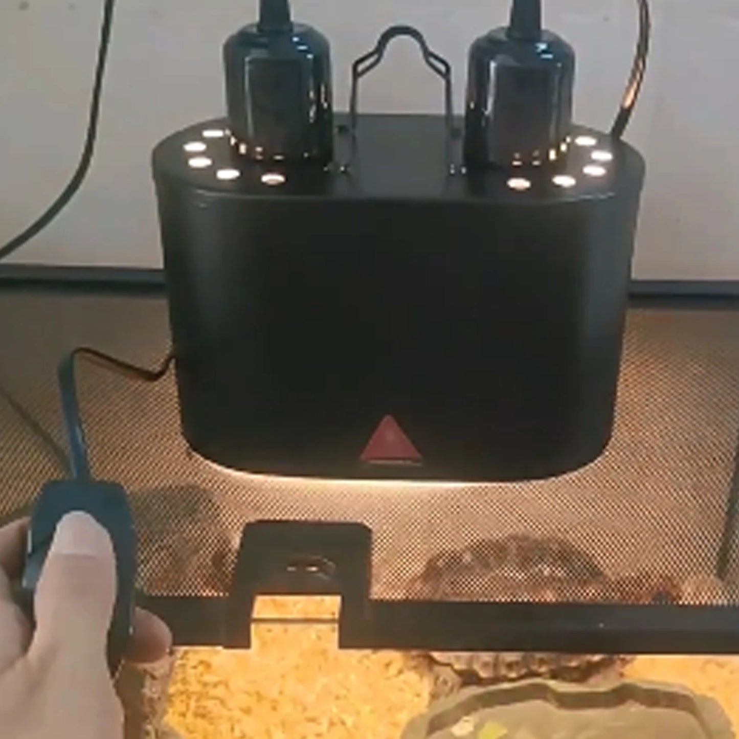 Lampshade for Reptile. UVB/UVA Heat Calcium Lamp Bulb for Turtles, Lizards, Snakes & Iguanas Feeding Box E26/E27 Energy Saving Light